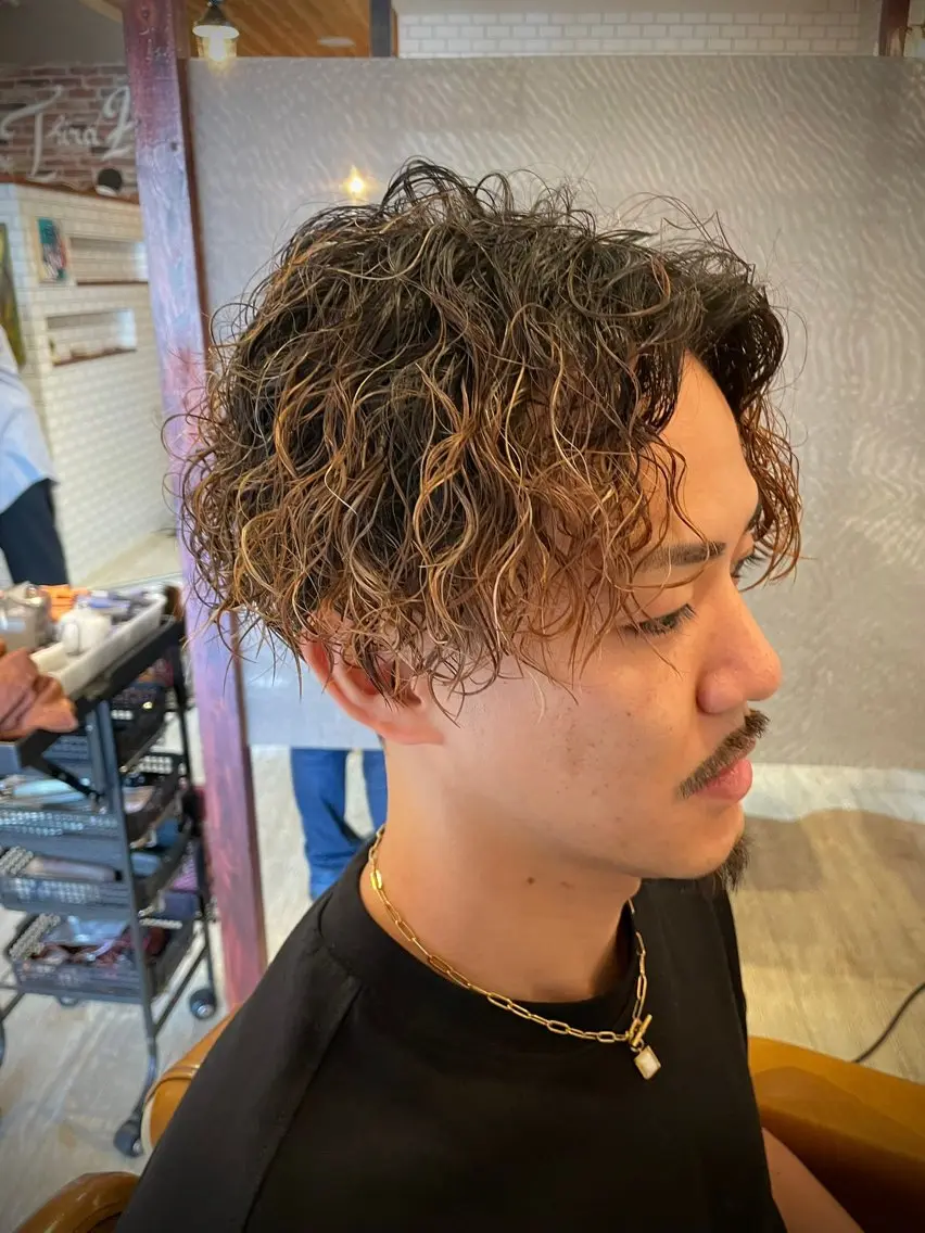 ミディアム パーマ メンズ 石鳶 勝のヘアスタイル