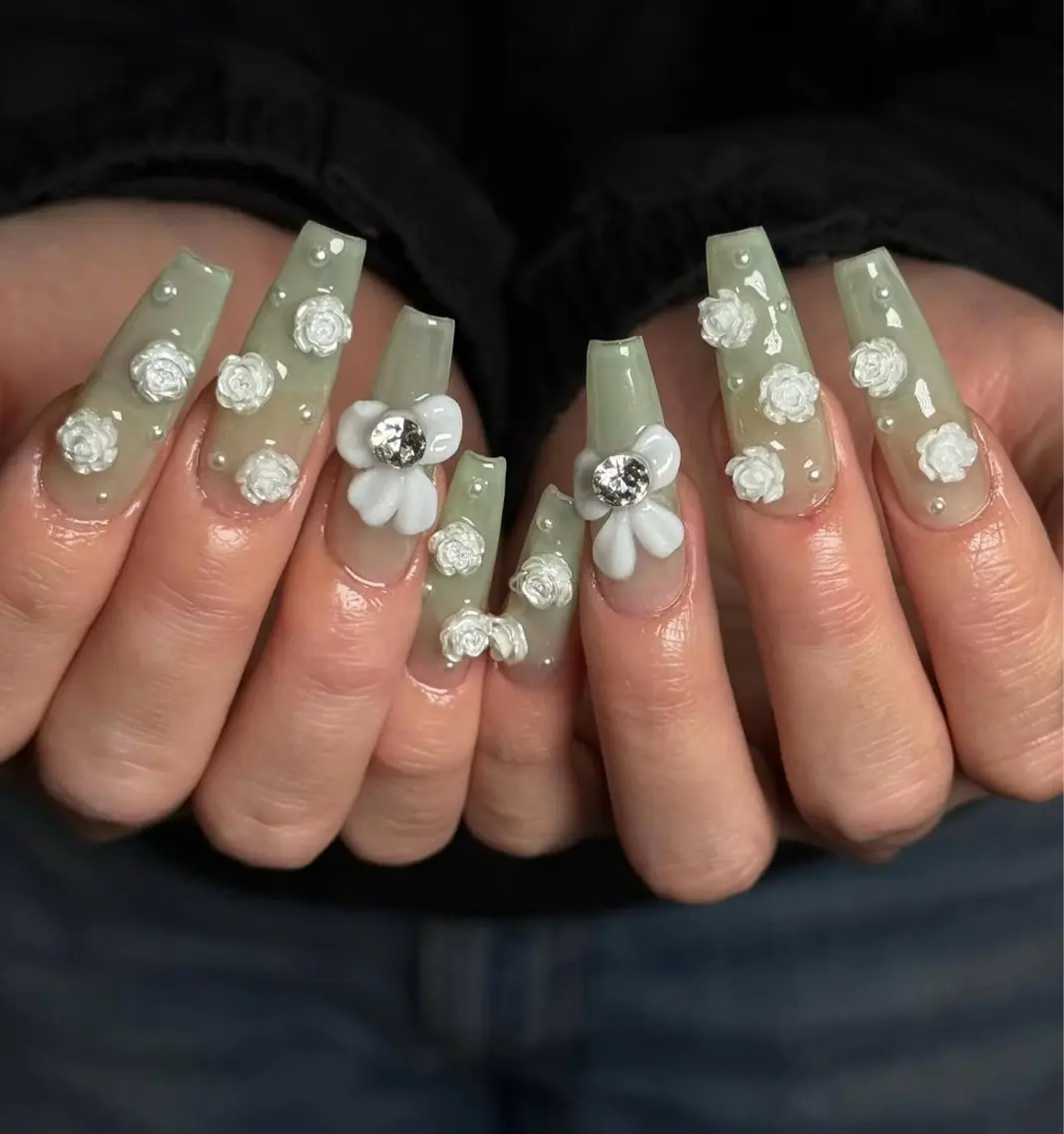 ネイル グラデーション キラキラネイル ワンカラーネイル 冬ネイル Jenn Nail Salonのネイルデザイン