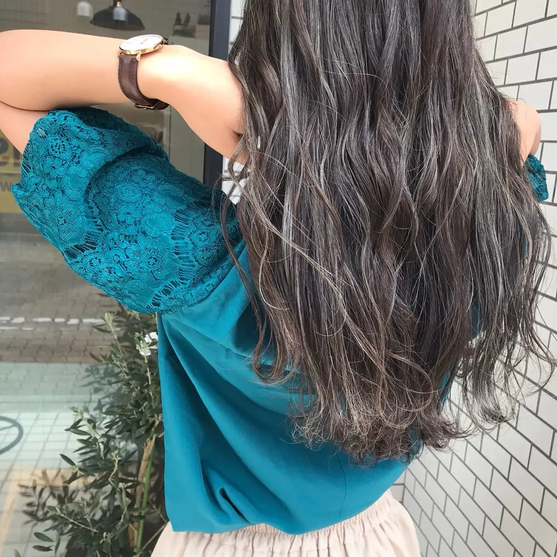 ロング カラー グレージュ ハイライトカラー ハイライト 堀本 紗由美のヘアスタイル