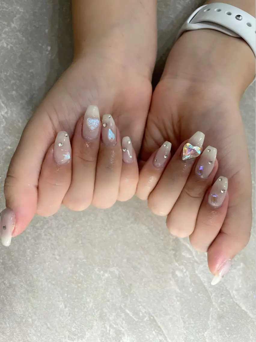 ネイル LAVISH 大和店 emi･:*+のネイルデザイン