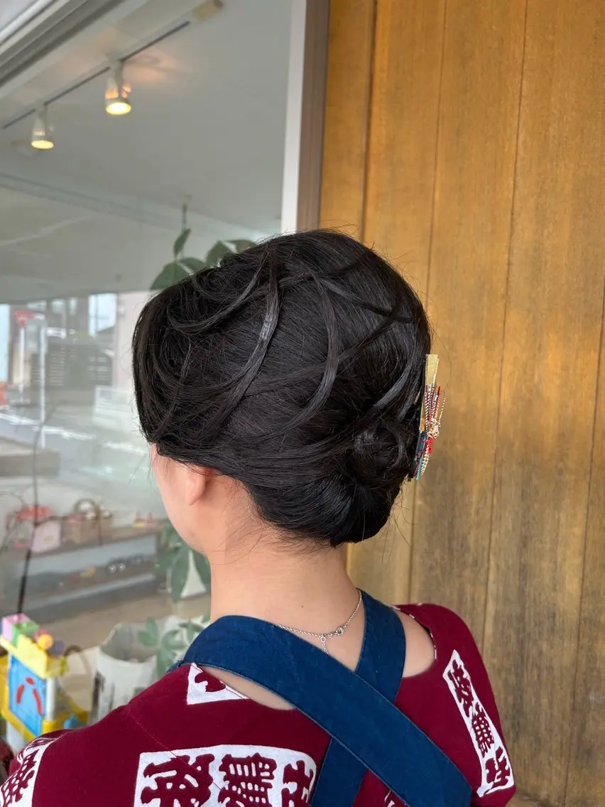 ミディアム 浅尾 友菜のヘアスタイル