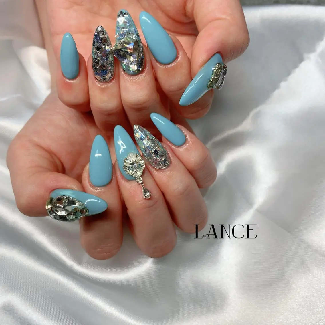 ミディアム ネイル オーロラネイル フレンチネイル グラデーション キラキラネイル シンプルネイル Lance nailのネイルデザイン