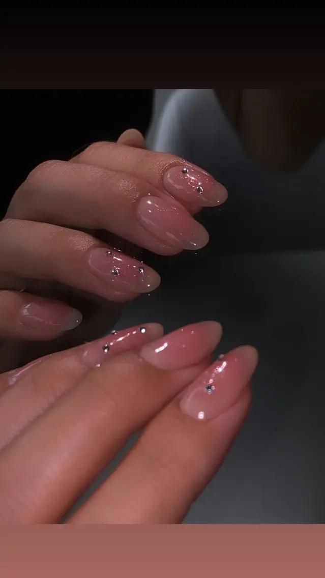 ネイル チークネイル シンプルネイル ハンドネイル Salon de Nailymoreのネイルデザイン
