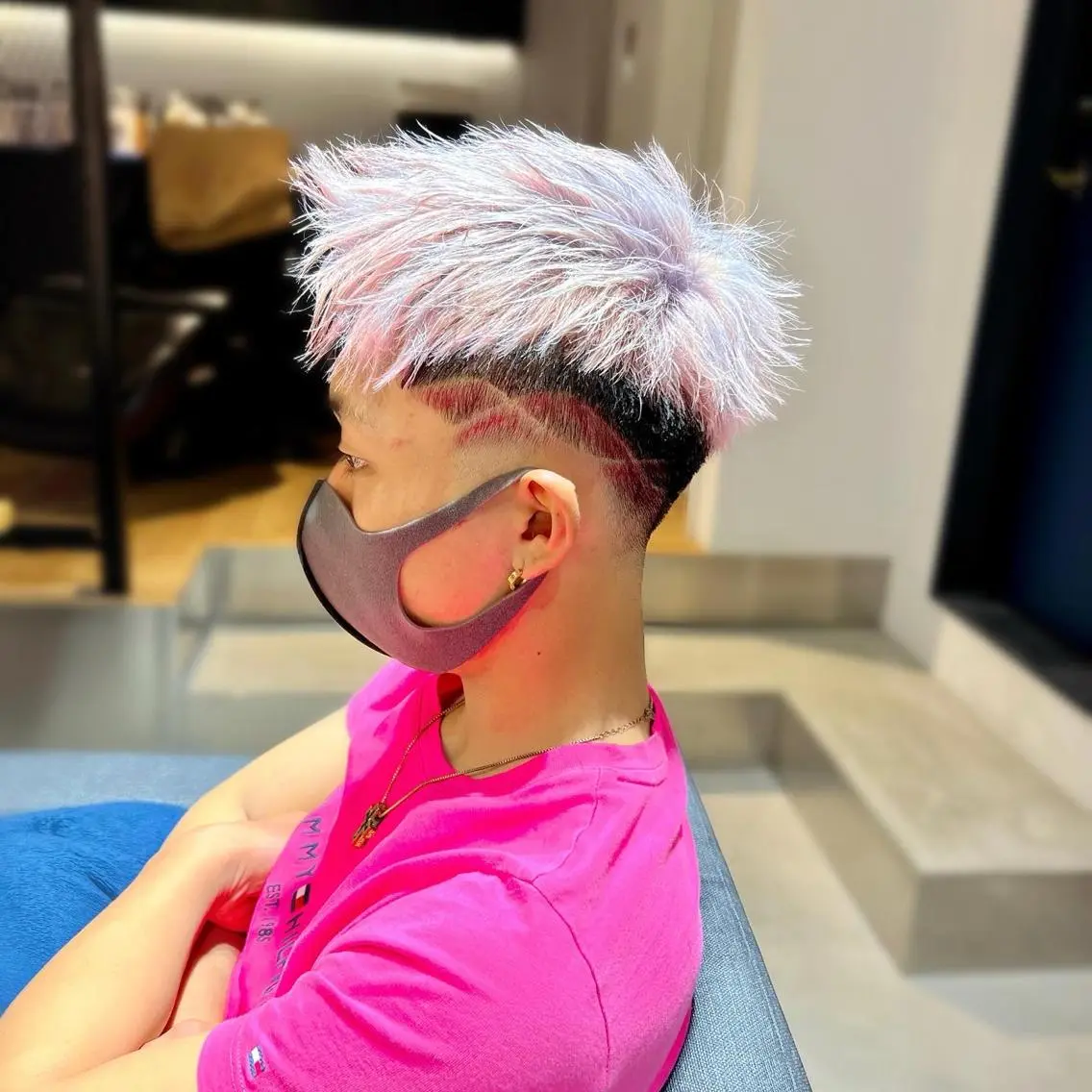 カラー メンズ フェードカット スキンフェード アッシュ ピンクカラー ピンクアッシュ カット ヘアカラー トリートメント メンズ専門 井藤 雅也のヘアスタイル