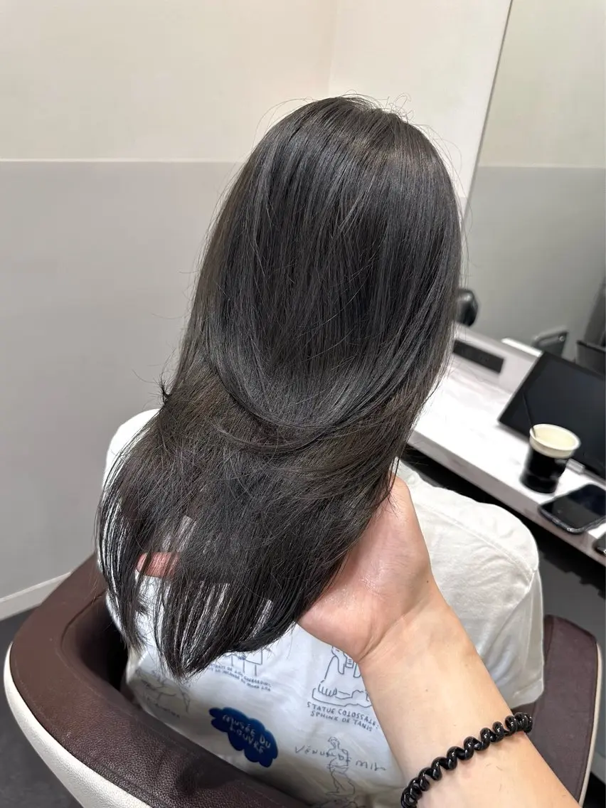 ミディアム カラー ブリーチ グレージュ ブリーチなしカラー カット ヘアカラー トリートメント 矢野 晃平のヘアスタイル