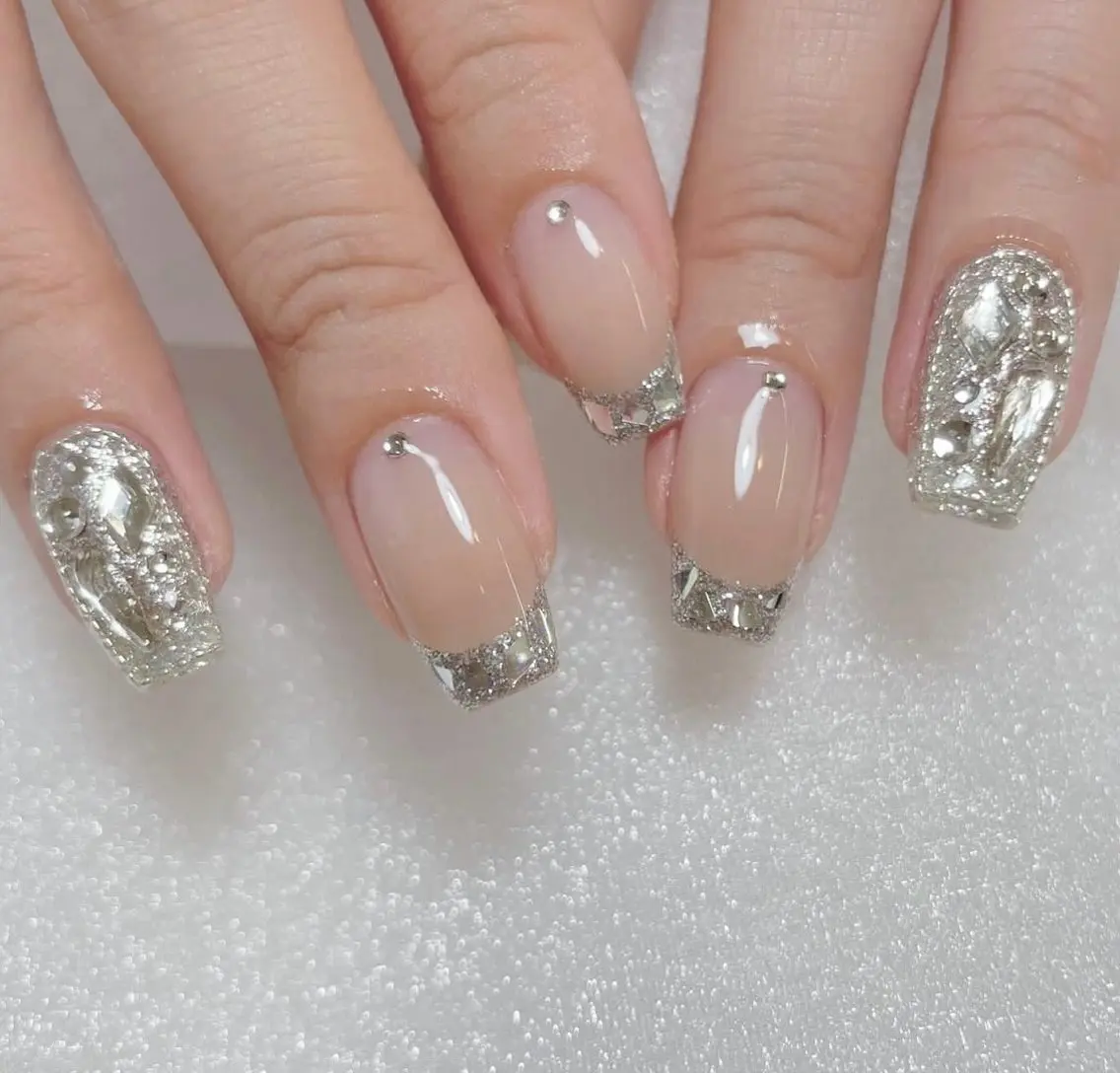 ネイル フレンチネイル ジェルネイル ガラスフレンチ グラデーション キラキラネイル Queeens nailのネイルデザイン