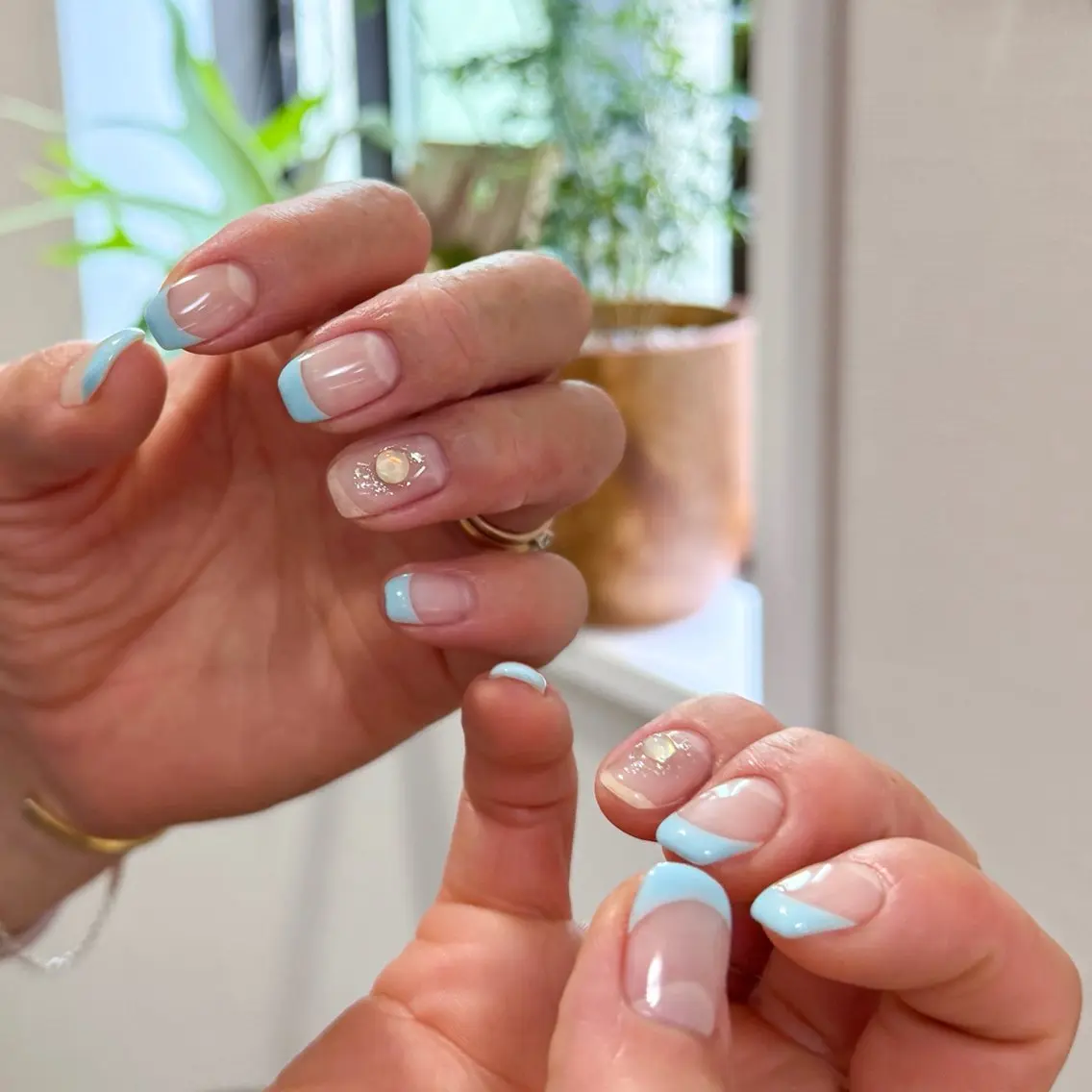 ネイル ブルー クリアネイル フレンチネイル ジェルネイル ラメ(グリッター) ハンドネイル pointillé .ayaのネイルデザイン
