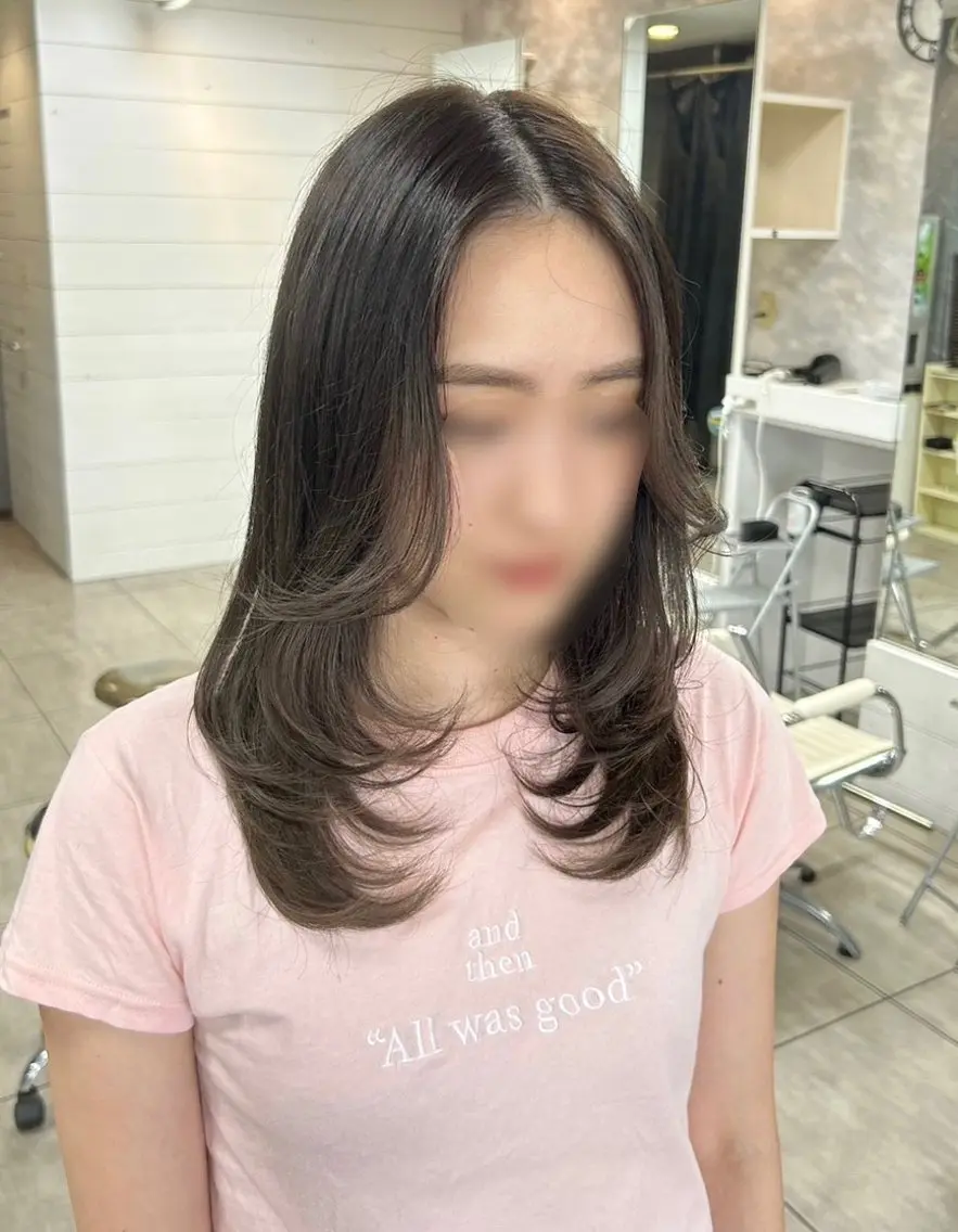 ミディアム かきあげバング レイヤーカット カット レイヤー/艶髪カラー 森本くるみのヘアスタイル