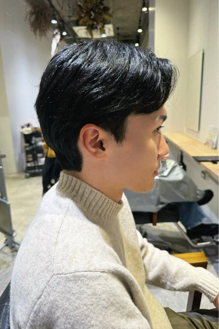 ショート メンズ センターパート ダウンパーマ フェザーパーマ メンズハイライト メンズインナーカラー 藤崎百道メンズカット Zina/森井唯央のヘアスタイル