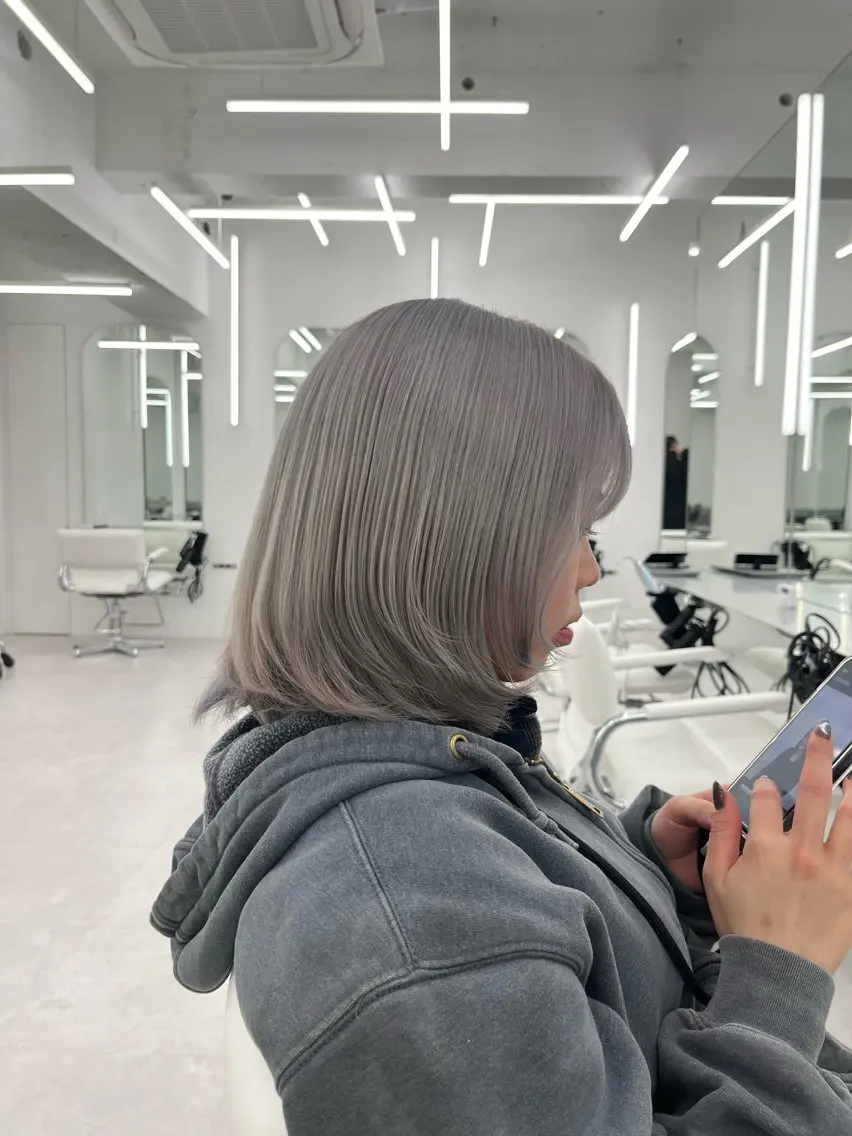 カラー アッシュ ベージュカラー 黒髪 ブリーチ ブルーカラー 透明感カラー✨🩵 韓国ヘアkanatoのヘアスタイル