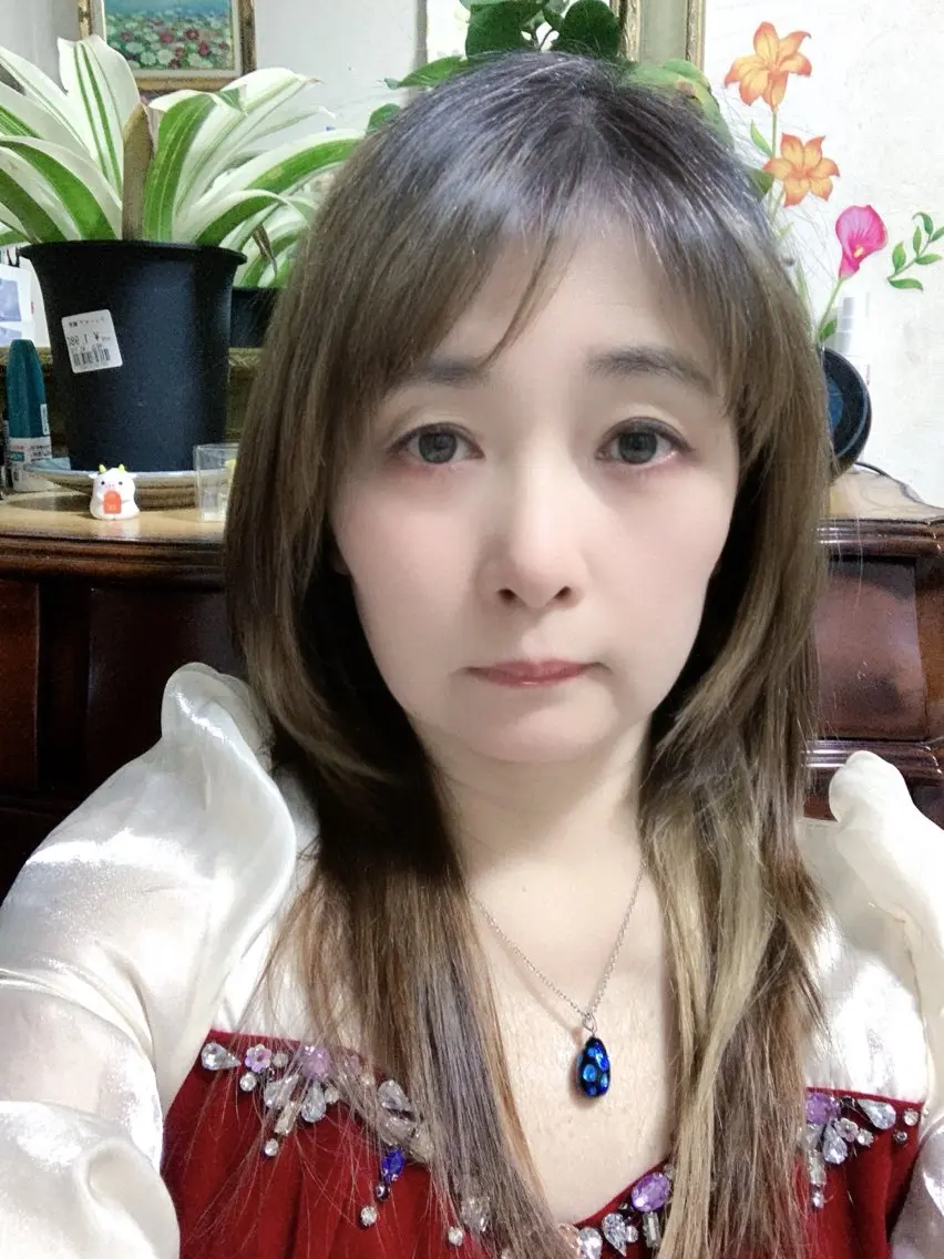 カラー 竹内 秀美のヘアスタイル