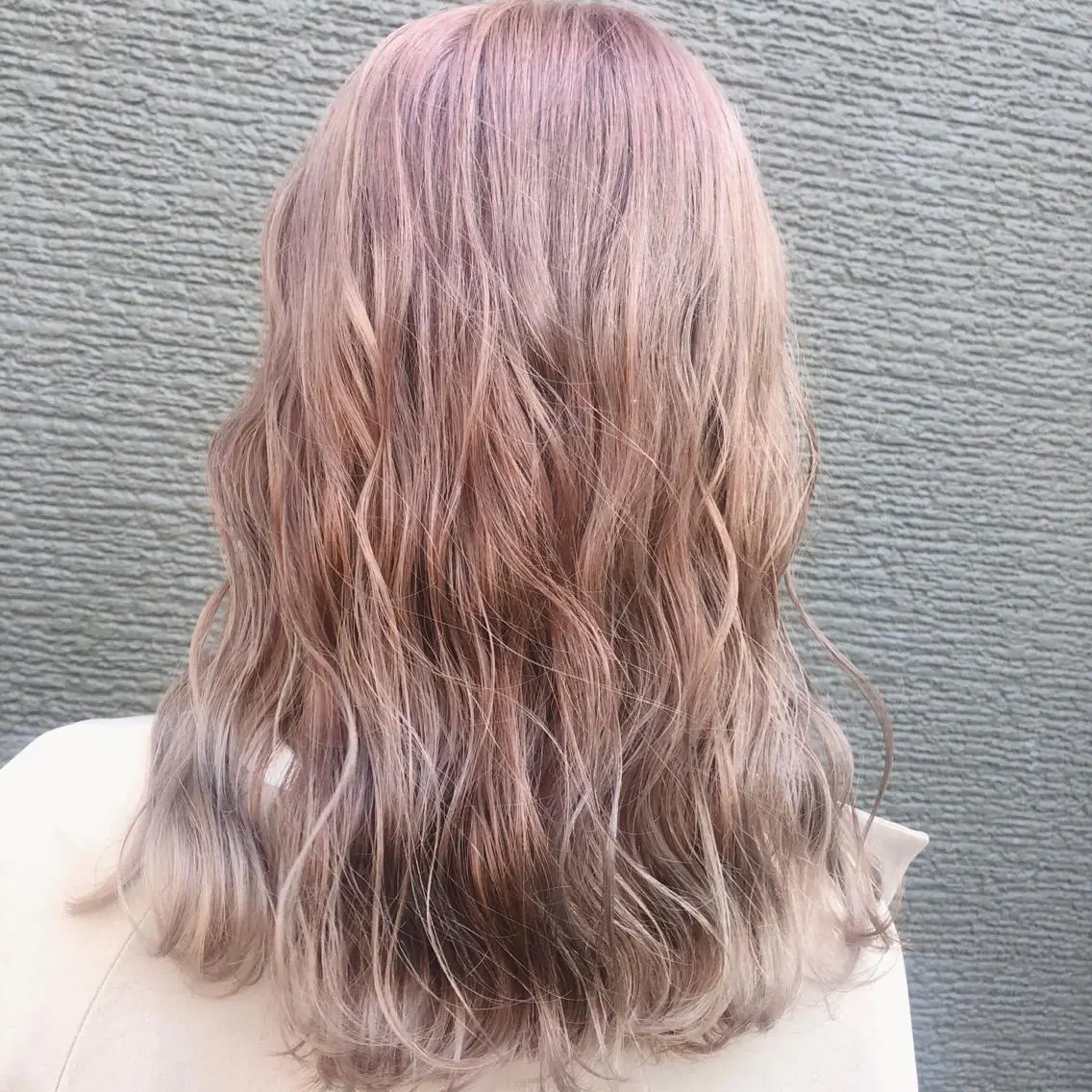 セミロング カラー ベージュカラー ブリーチ ピンクカラー ピンクベージュ ヘアカラー Rina のヘアスタイル