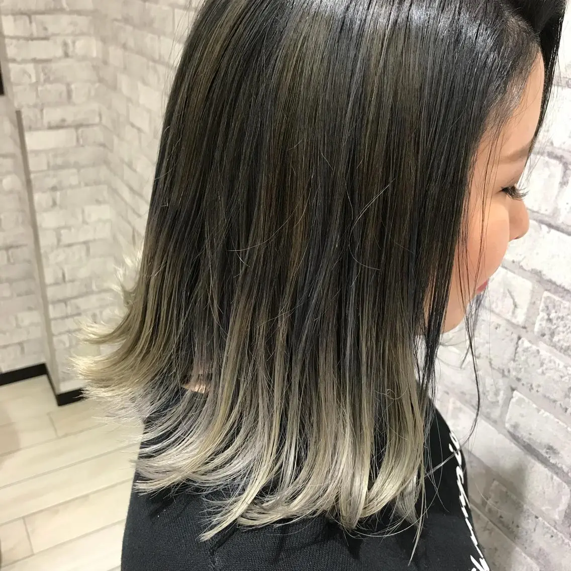 ミディアム カラー アッシュ バレイヤージュ レイヤーカット Oopsレイヤー 加藤澄都のヘアスタイル