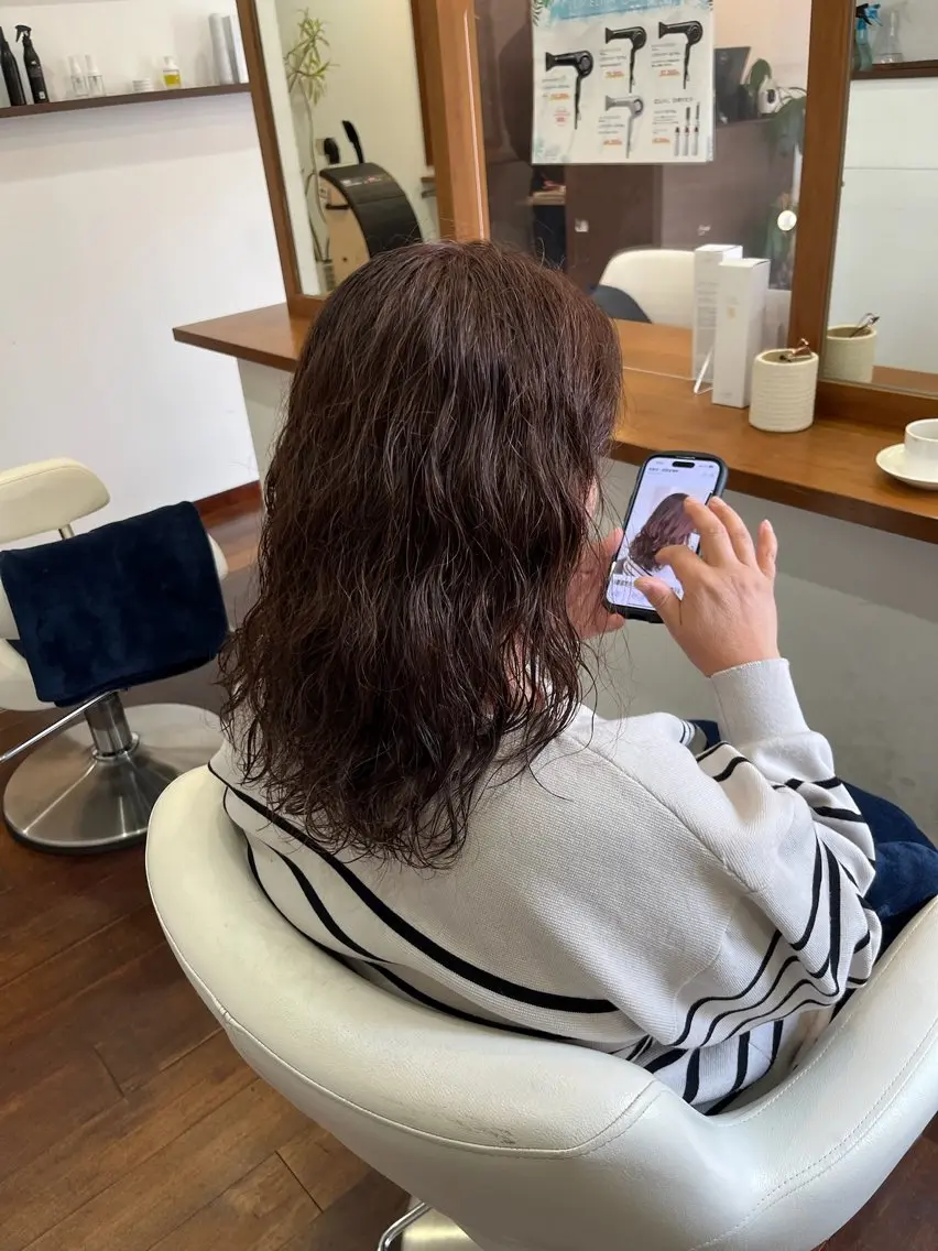 ミディアム ミディアムパーマ カット ヘアカラー 金岡 碧のヘアスタイル