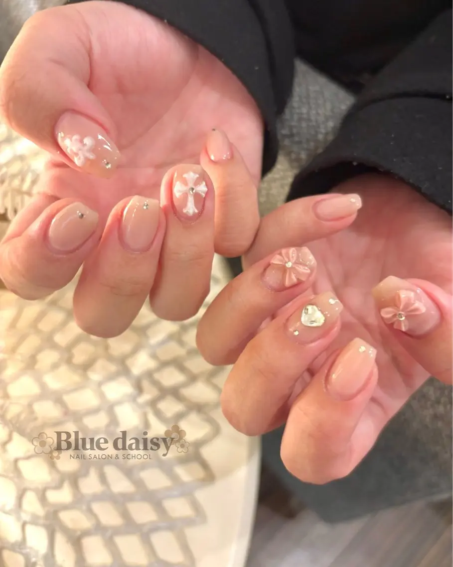 ネイル フラワーネイル ジェルネイル ガーリー ハート 韓国ネイル ハンドネイル Blue daisy 栄本店のネイルデザイン