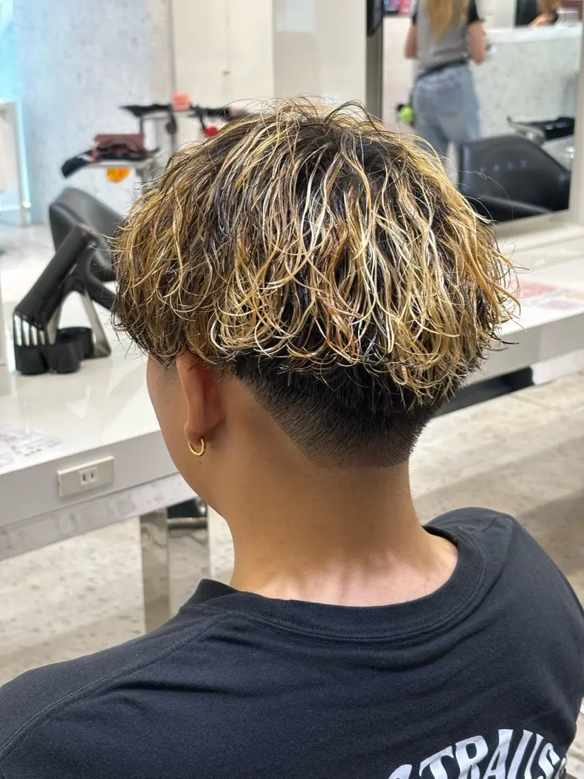 ショート カラー パーマ メンズ メンズハイライト ハイライトカラー ハイライト 山田 ひかりのヘアスタイル