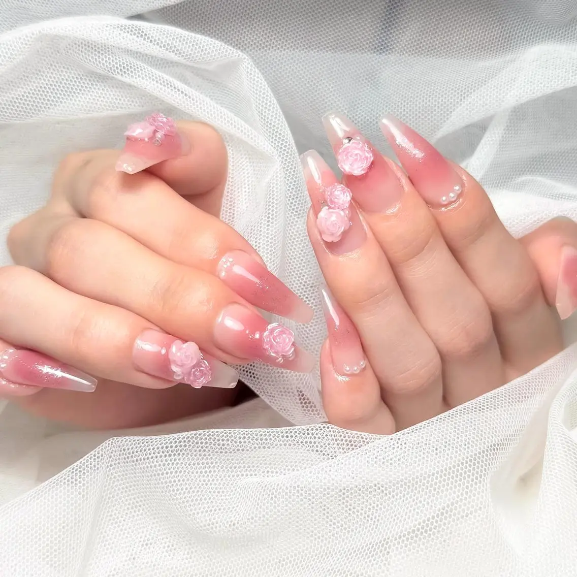 カラー ロング 韓国風ヘア ハンドネイル Bling Salonのネイルデザイン
