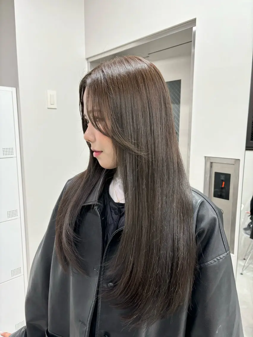 ロング カラー グレージュ オリーブグレージュ オリーブグレー カット ヘアカラー トリートメント 韓国レイヤー/ 縮毛矯正🎀minaのヘアスタイル