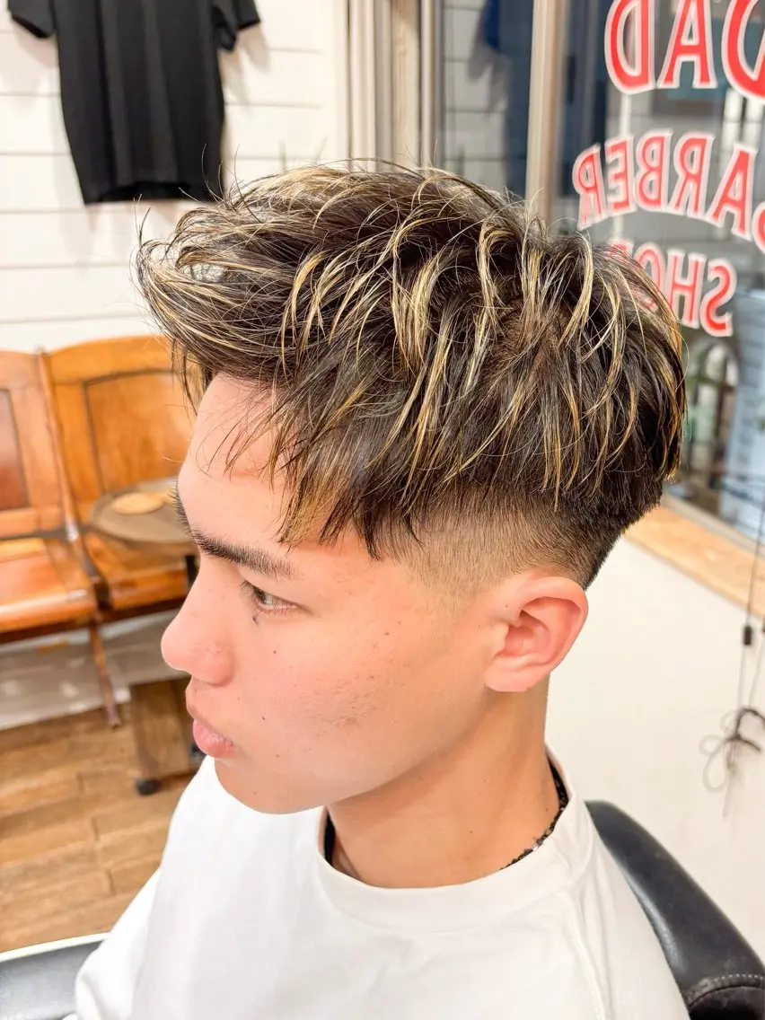 ショート カラー メンズ アップバング メンズメッシュ グラデーションカラー メッシュ カット ヘアカラー 三宮メンズカット ヨシイッキのヘアスタイル