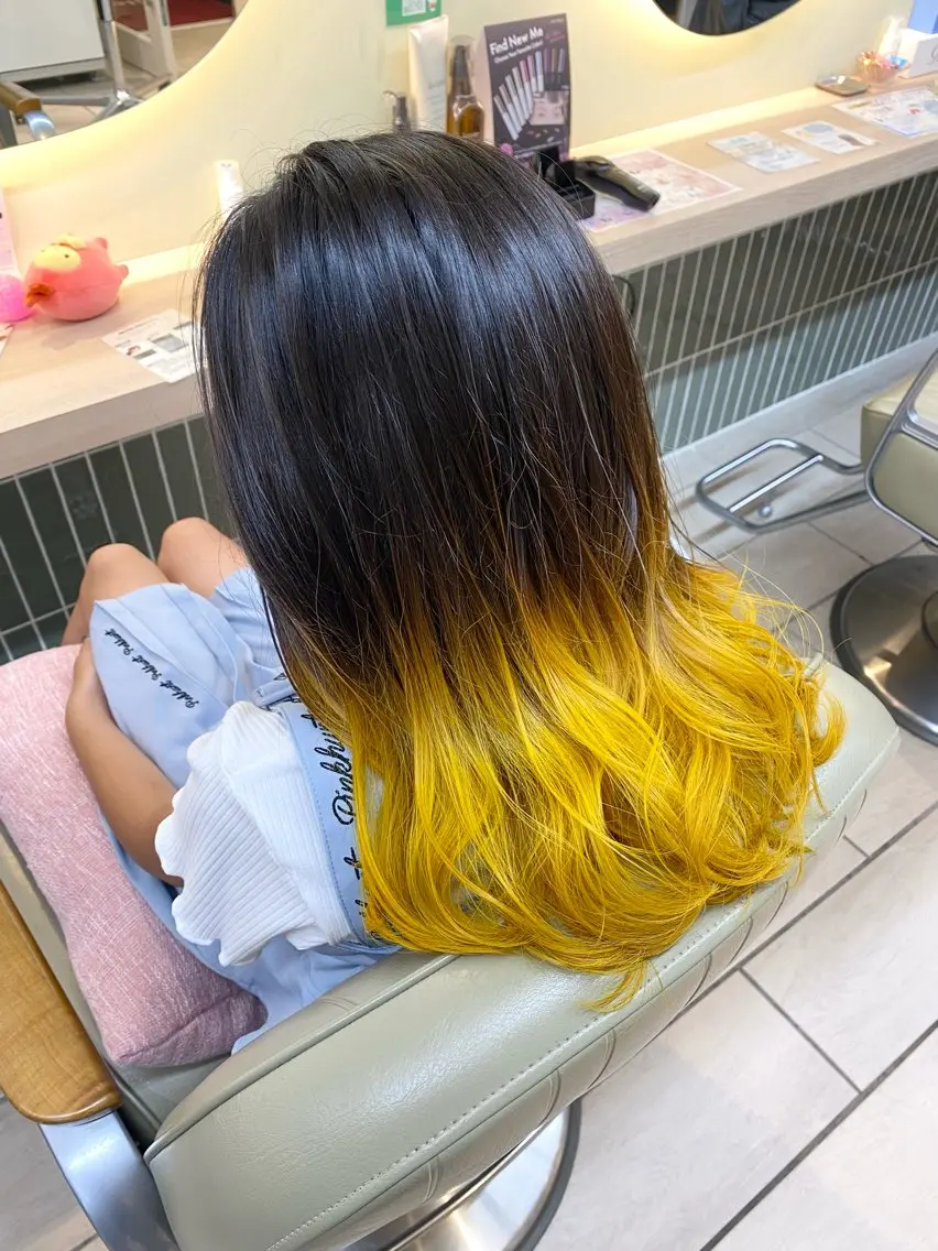 セミロング カラー ブリーチ グラデーションカラー イエローカラー Aya ブリーチなし 🌱 ダブルカラーのヘアスタイル
