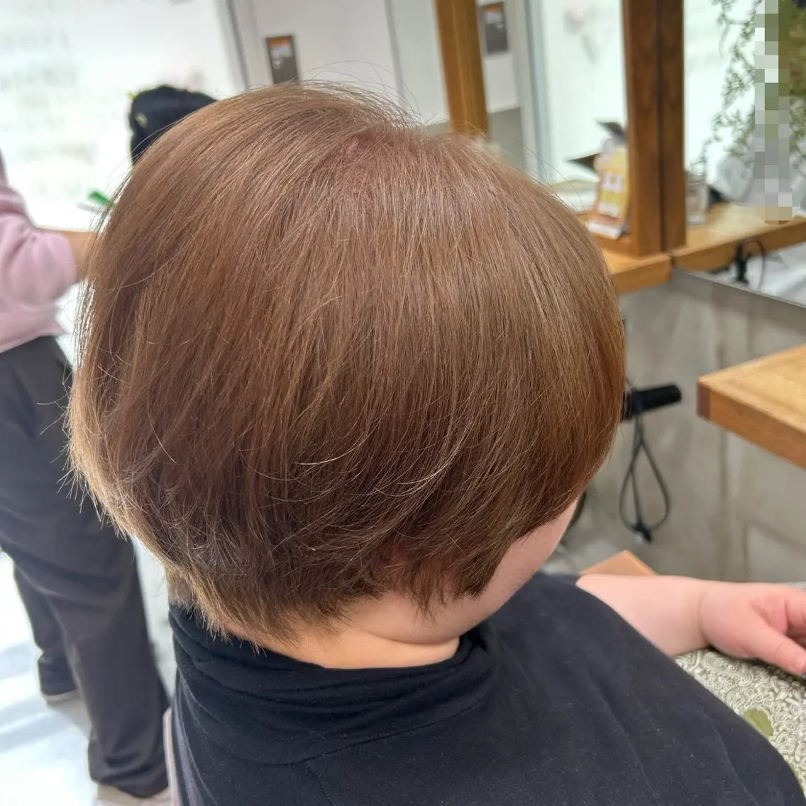 ショート カラー ベージュカラー ミルクティーベージュ ショートヘア カット ヘアカラー トリートメント 若狭 彩花のヘアスタイル