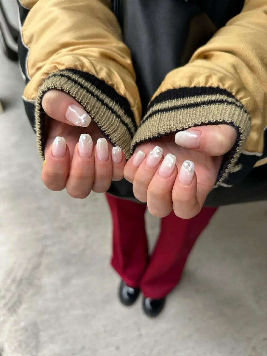 ネイル クリアネイル グラデーション ミラーネイル ホワイト ハンドネイル nailsalon ∞ ﾐｶﾅﾙ ∞のネイルデザイン