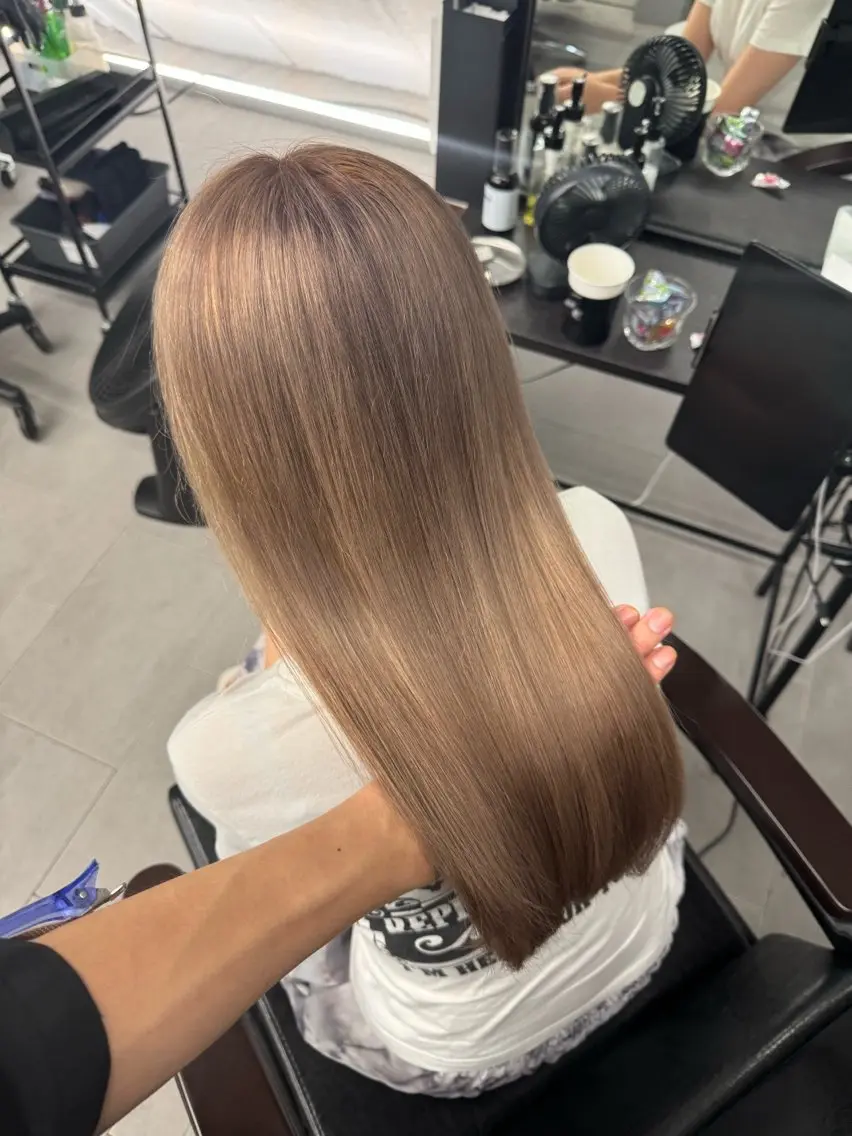 ロング カラー ベージュカラー ミルクティーベージュ ヘアカラー 【似合わせカラー】 西口嶺河のヘアスタイル