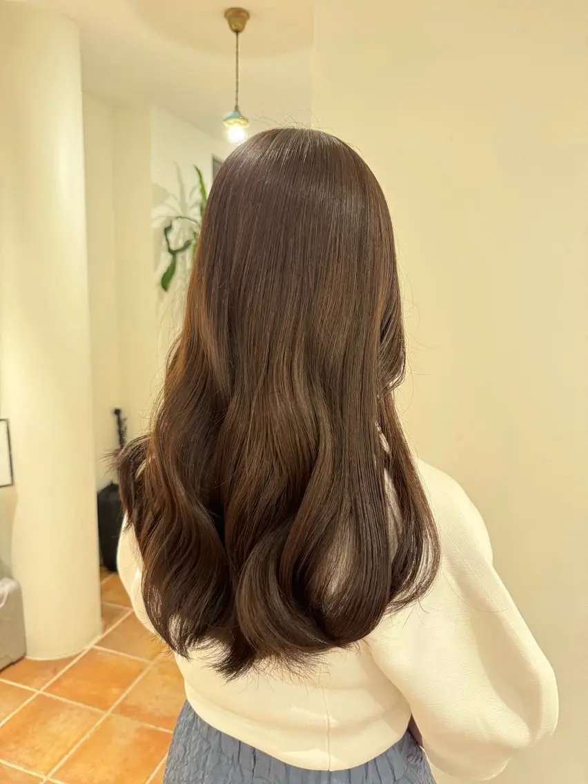 ロング ラベンダーベージュ ホリグチ ルナのヘアスタイル
