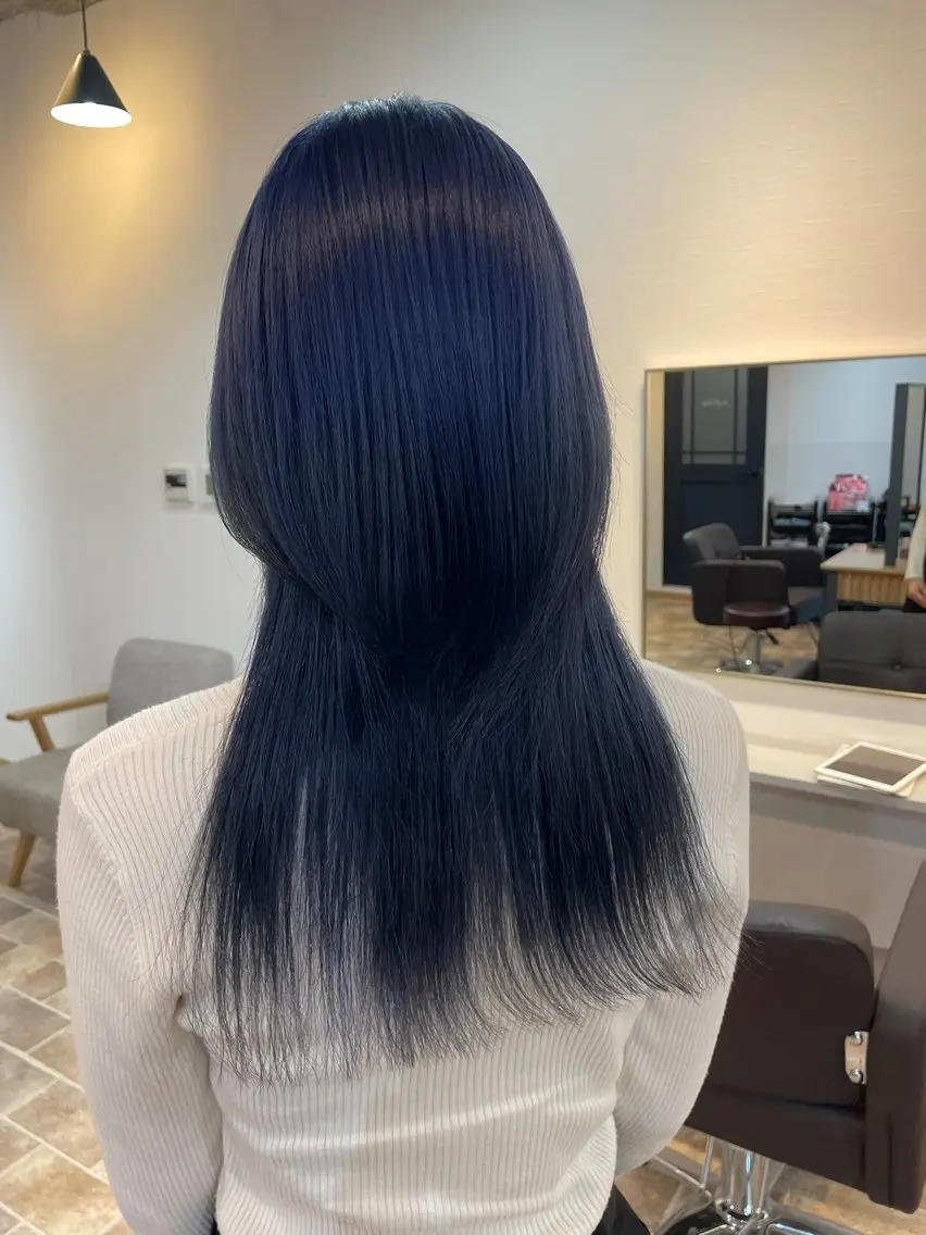 ロング カラー ネイビーカラー カット ヘアカラー YUI/ ブリーチカラー🌷のヘアスタイル