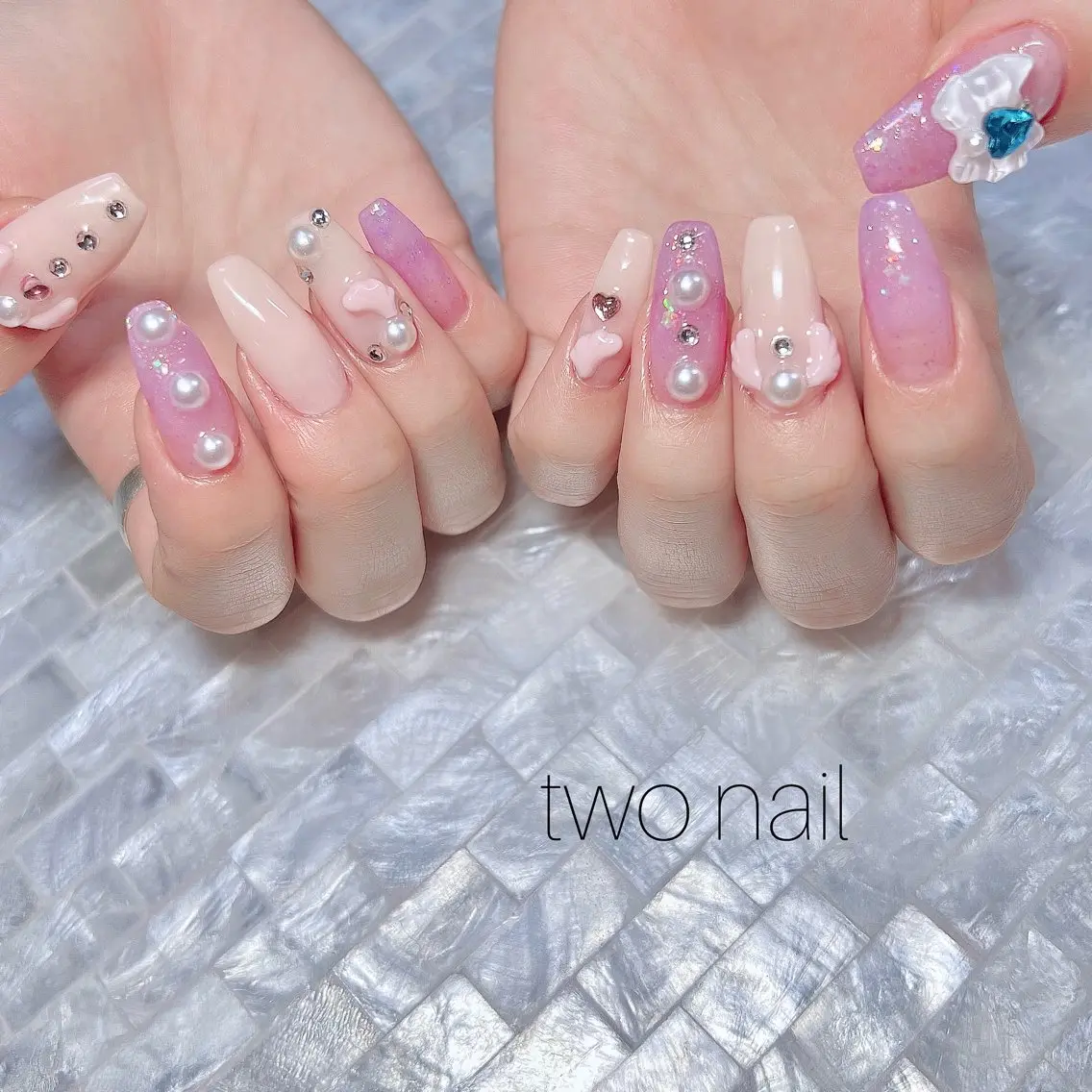 ネイル キラキラネイル 持ち込み ネイルチップ ホワイト ハンドネイル two nailのネイルデザイン