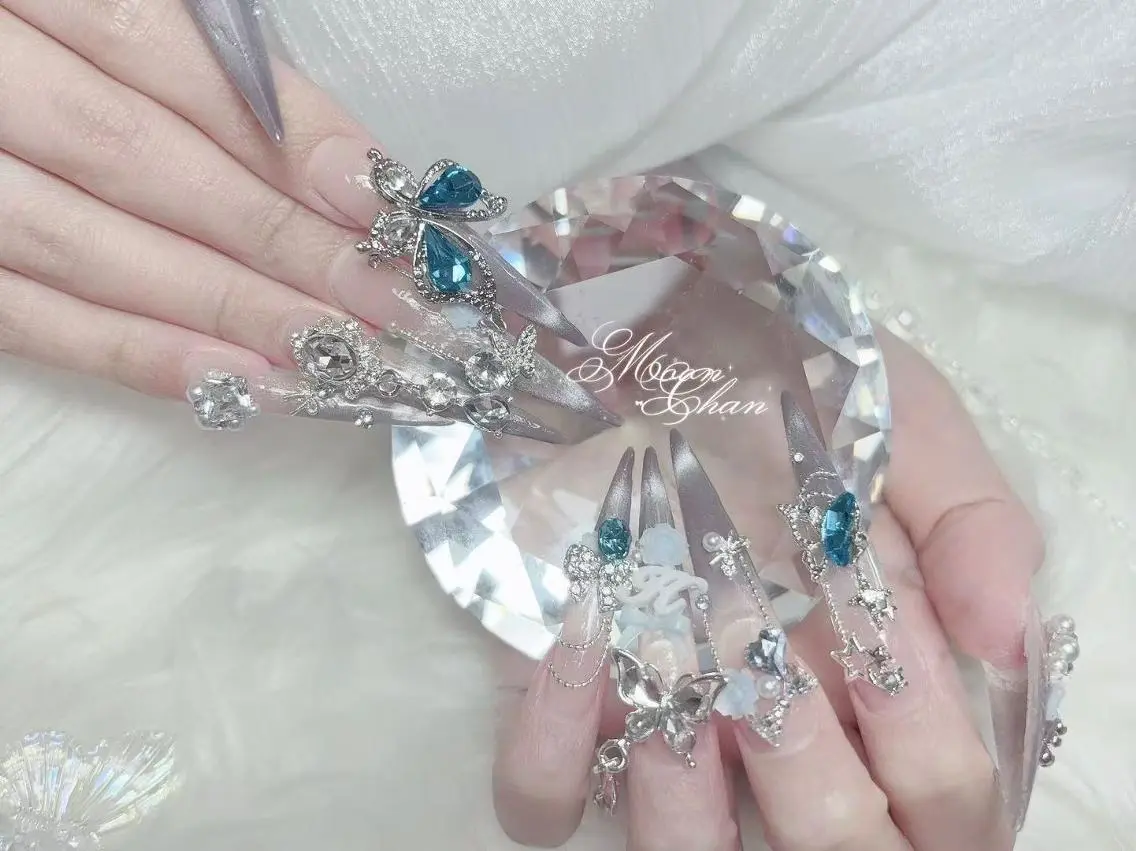 ネイル 長さ出し キラキラネイル 韓国ネイル ロングネイル マグネットネイル ハンドネイル ハンドケア MUNI🎀 NAIL のネイルデザイン