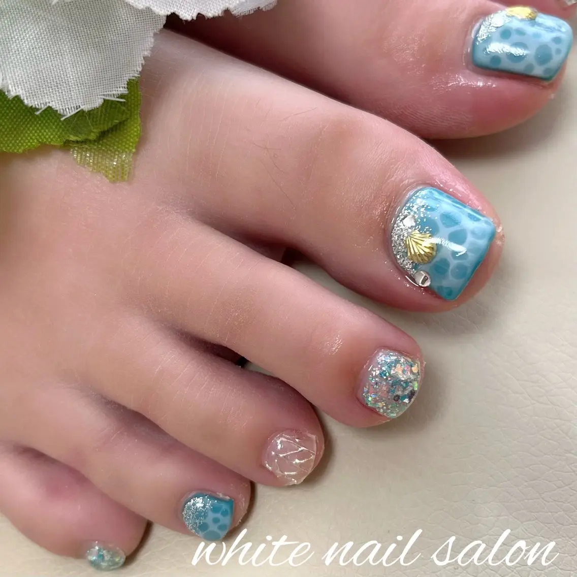 ネイル フットネイル ジェルネイル ハードジェル ラメ(グリッター) 持ち込み フットネイル white nail salonのネイルデザイン