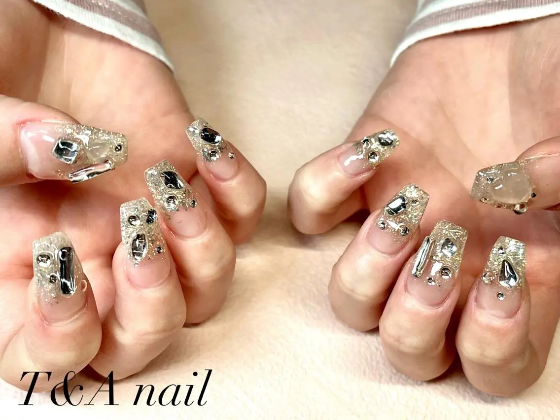 セミロング ネイル 韓国風ヘア 長さ出し ジェルネイル 氷ネイル・うるうるネイル キラキラネイル T&A nailのネイルデザイン