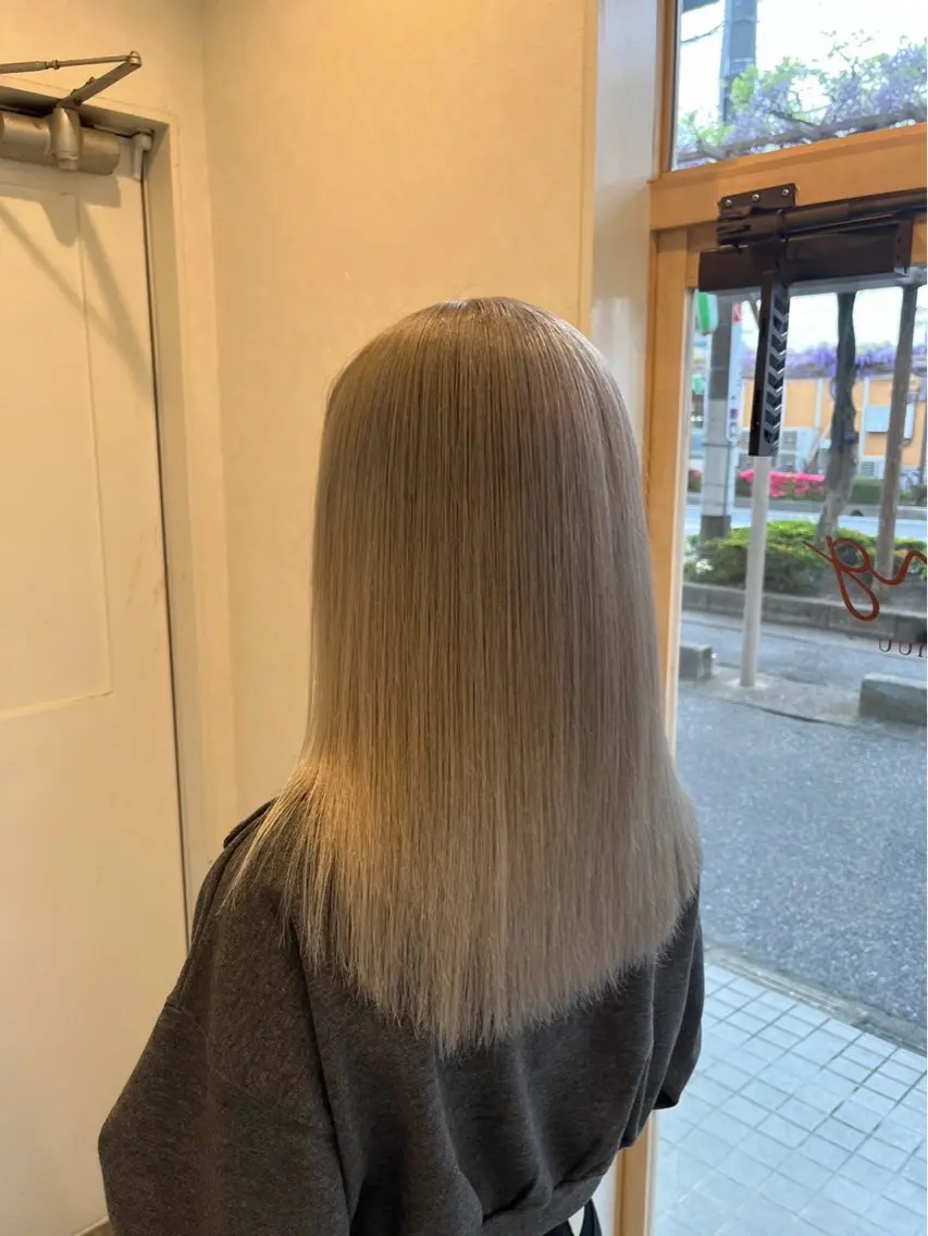 カラー ベージュカラー ブリーチ ミルクティーベージュ ブリーチカラー HAZUKI🦖のヘアスタイル