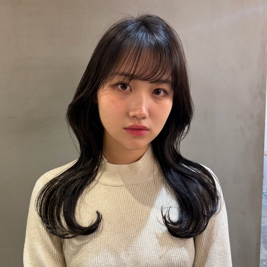 ロング カラー 顔まわりレイヤー 学生 韓国風ヘア レイヤーカット 小顔カット カット ヘアカラー トリートメント 縮毛矯正/レイヤー 髪質改善/ともきのヘアスタイル