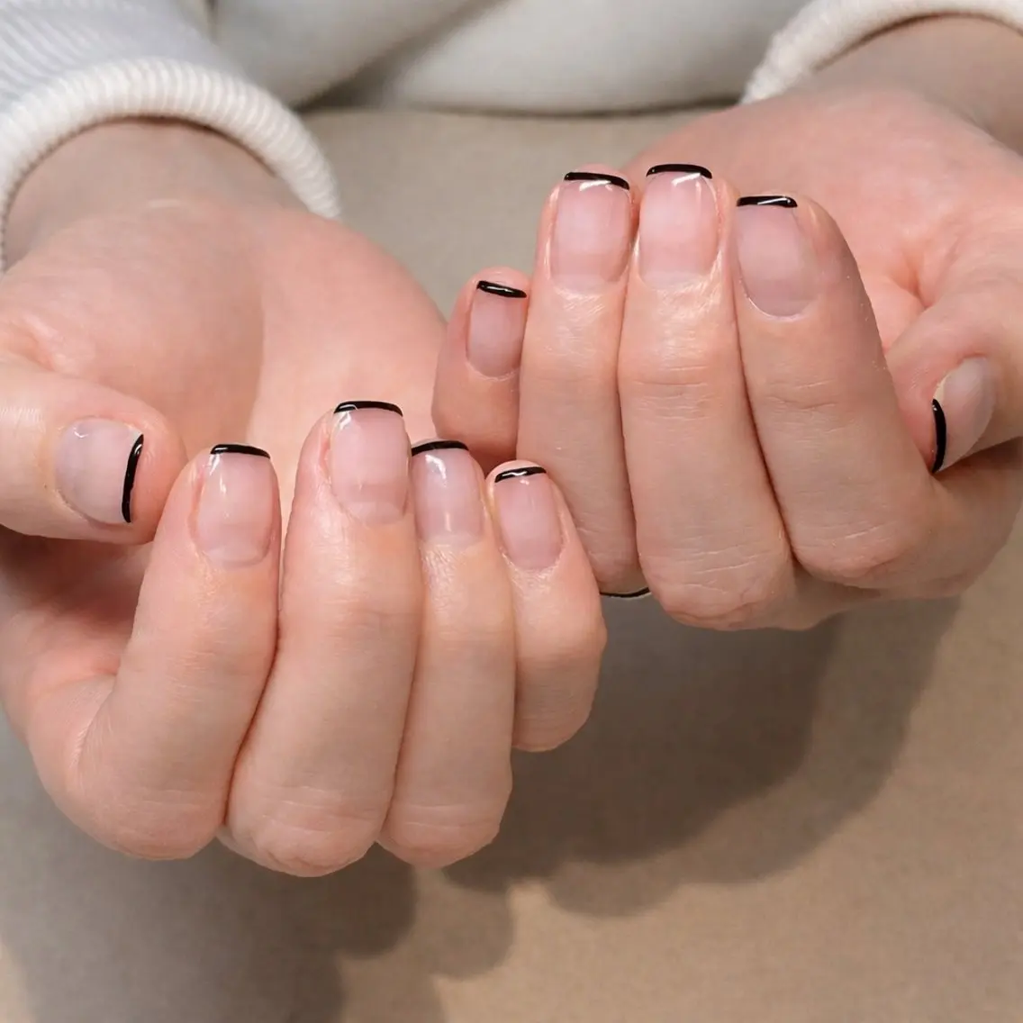 【練習モデル】ハンド🖤黒スキニーフレンチ（オフ有り）※クリアベースの写真