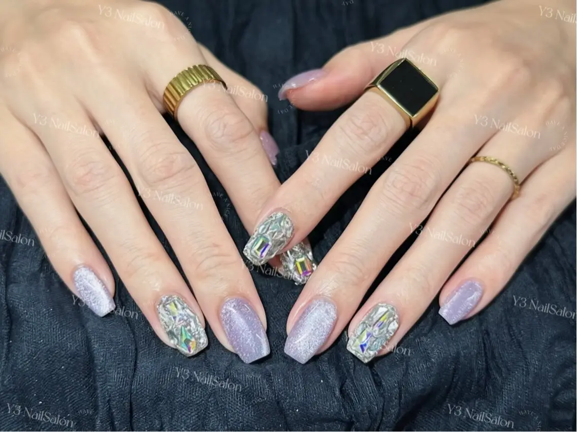 ネイル オーロラネイル ガーリー キラキラネイル 韓国ネイル ストーンネイル ハンドネイル Y3 NailSalonのネイルデザイン