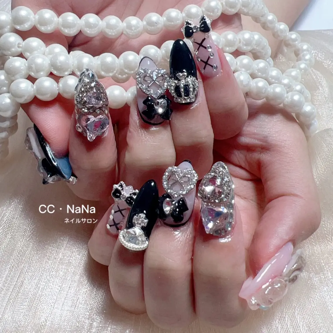 ネイル チークネイル フラッシュネイル ハート キラキラネイル 韓国ネイル ハンドネイル CC  NaNa ワンホンネイル🌙Nのネイルデザイン