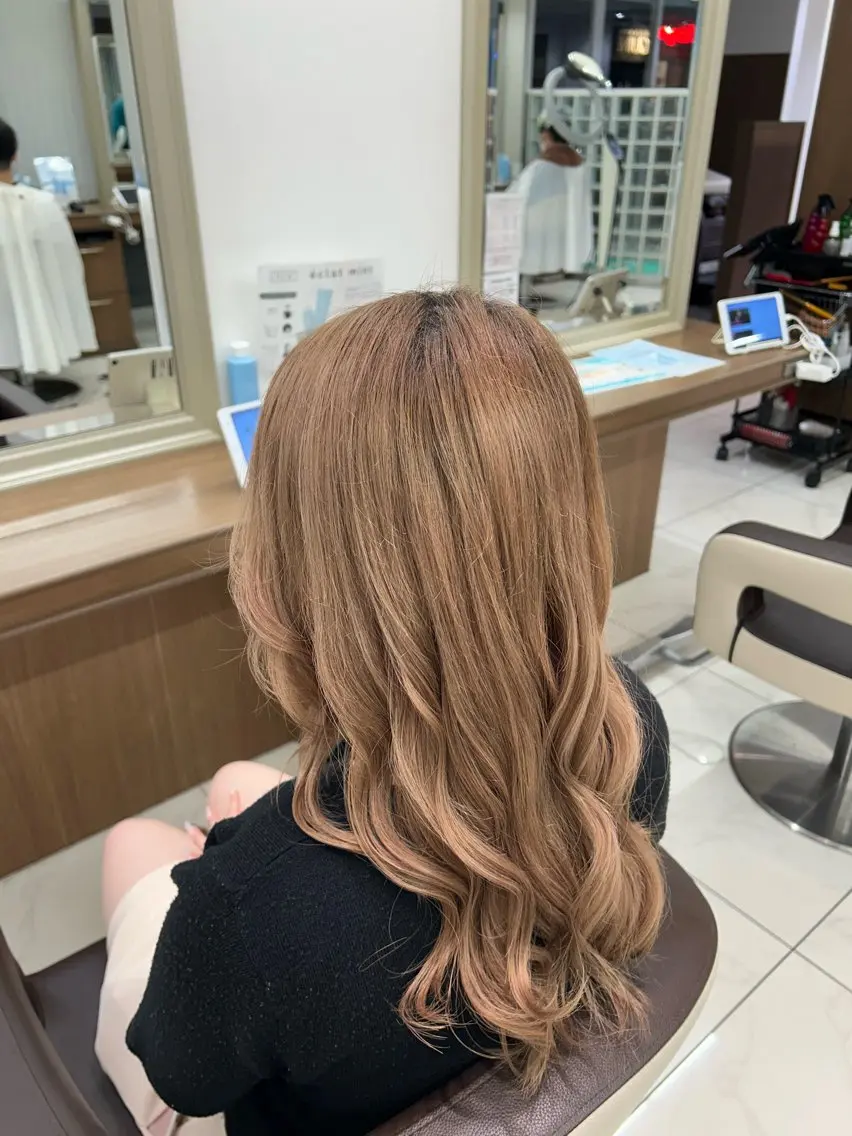 ロング ヘアアレンジ カットモデル🎀 ハイトーン/YUIのマツエク・マツパデザイン