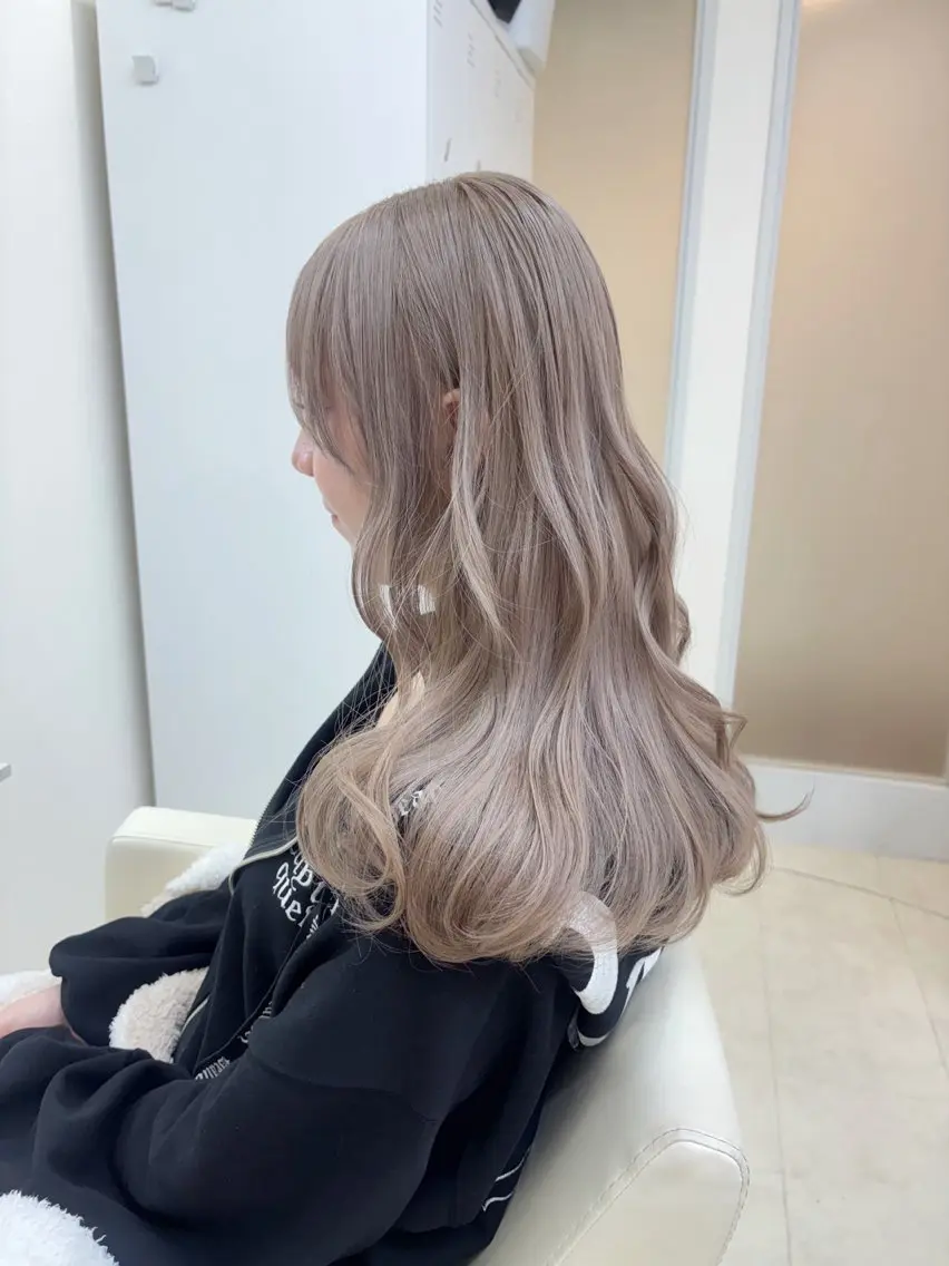 セミロング カラー ベージュカラー ブリーチ 透明感カラー ミルクティーベージュ カット ヘアカラー 赤羽美容師 ayunaのヘアスタイル