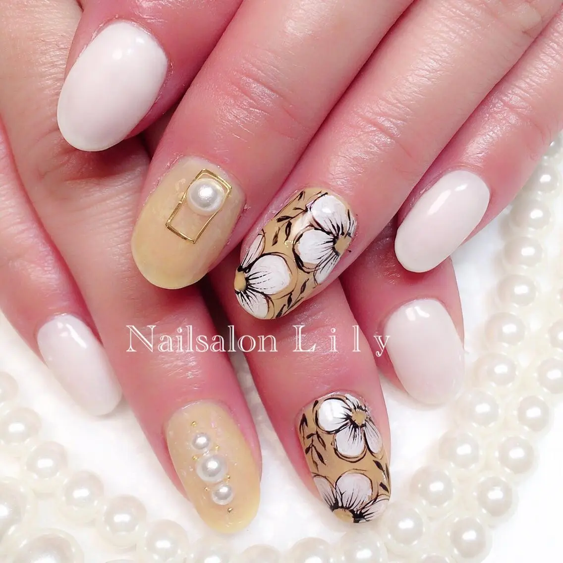 ネイル アートネイル フラワーネイル Lily*nail 🌻Mii🌻のネイルデザイン