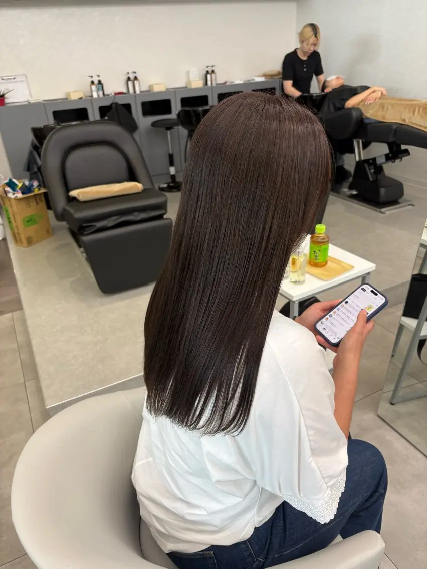 カラー 岩崎 郁音のヘアスタイル