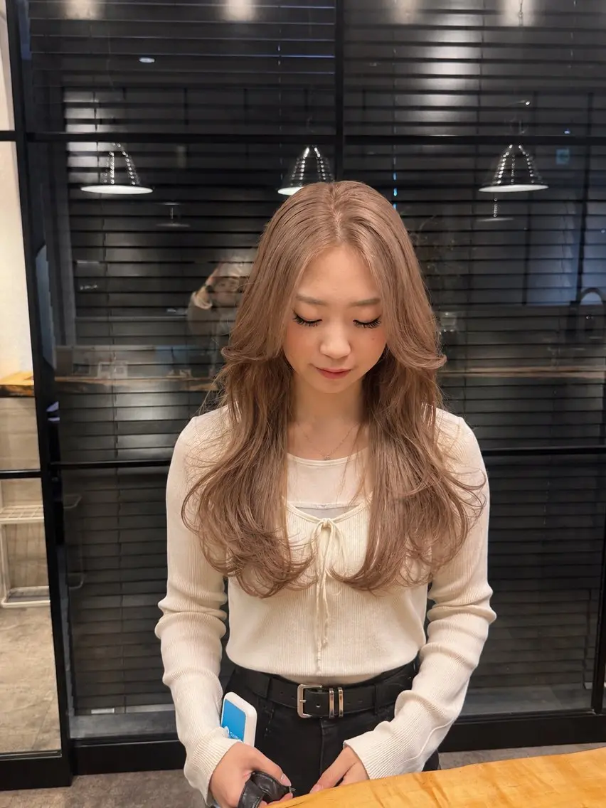 ロング カラー 透明感カラー ハイトーンカラー ピンクカラー レイヤーカット ヘアカラー 渋谷/切りっぱなし レイヤー/ブリーチのヘアスタイル