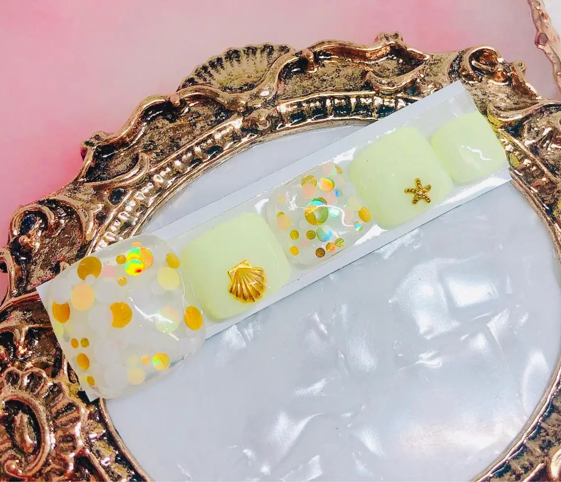 ネイル フットネイル フットネイル CROWN プライベートサロンのネイルデザイン