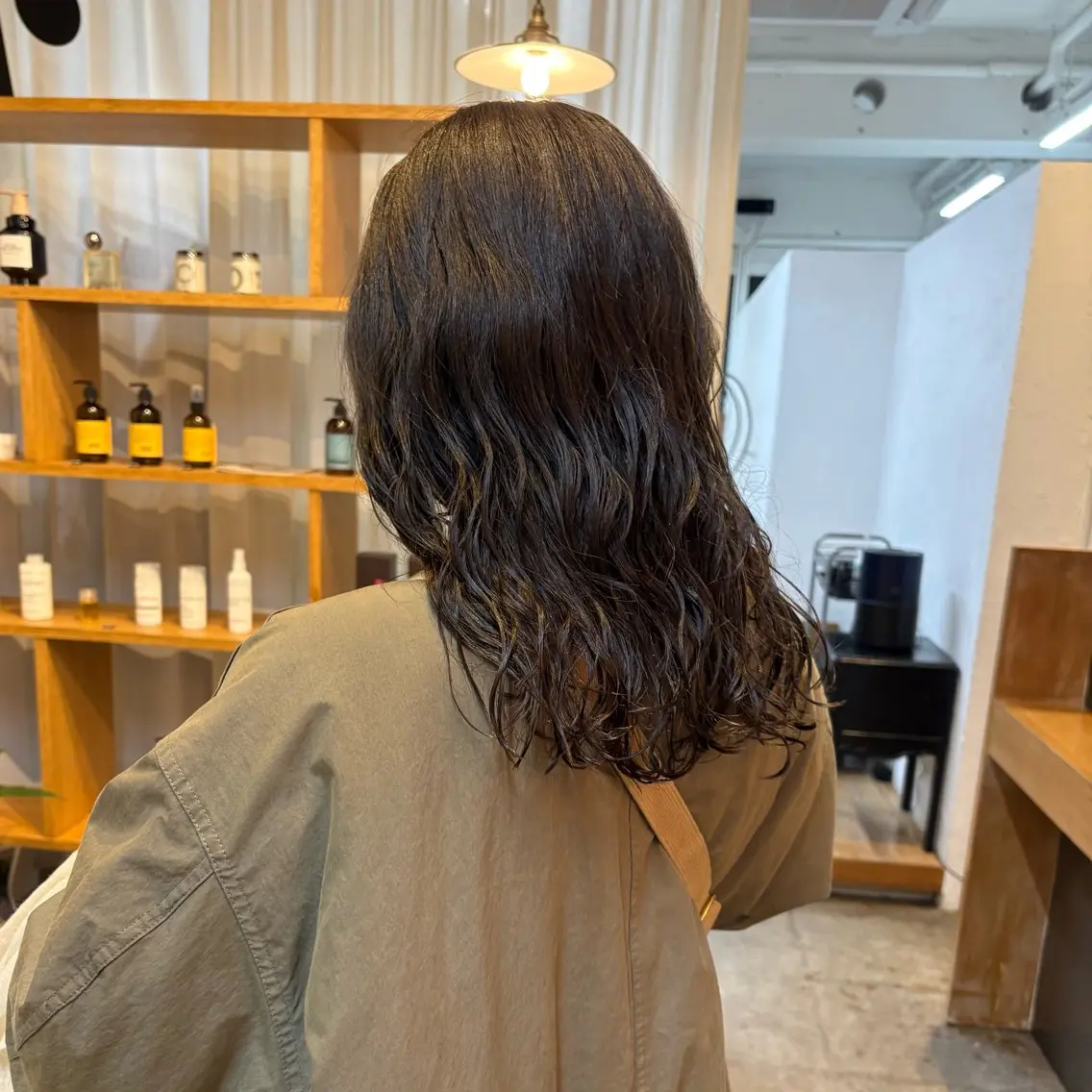 ロング カラー mina / 透明感ベージュカラーのヘアスタイル