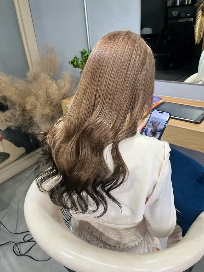 ロング カラー 透明感ハイトーン🦄 キラ🌈のヘアスタイル