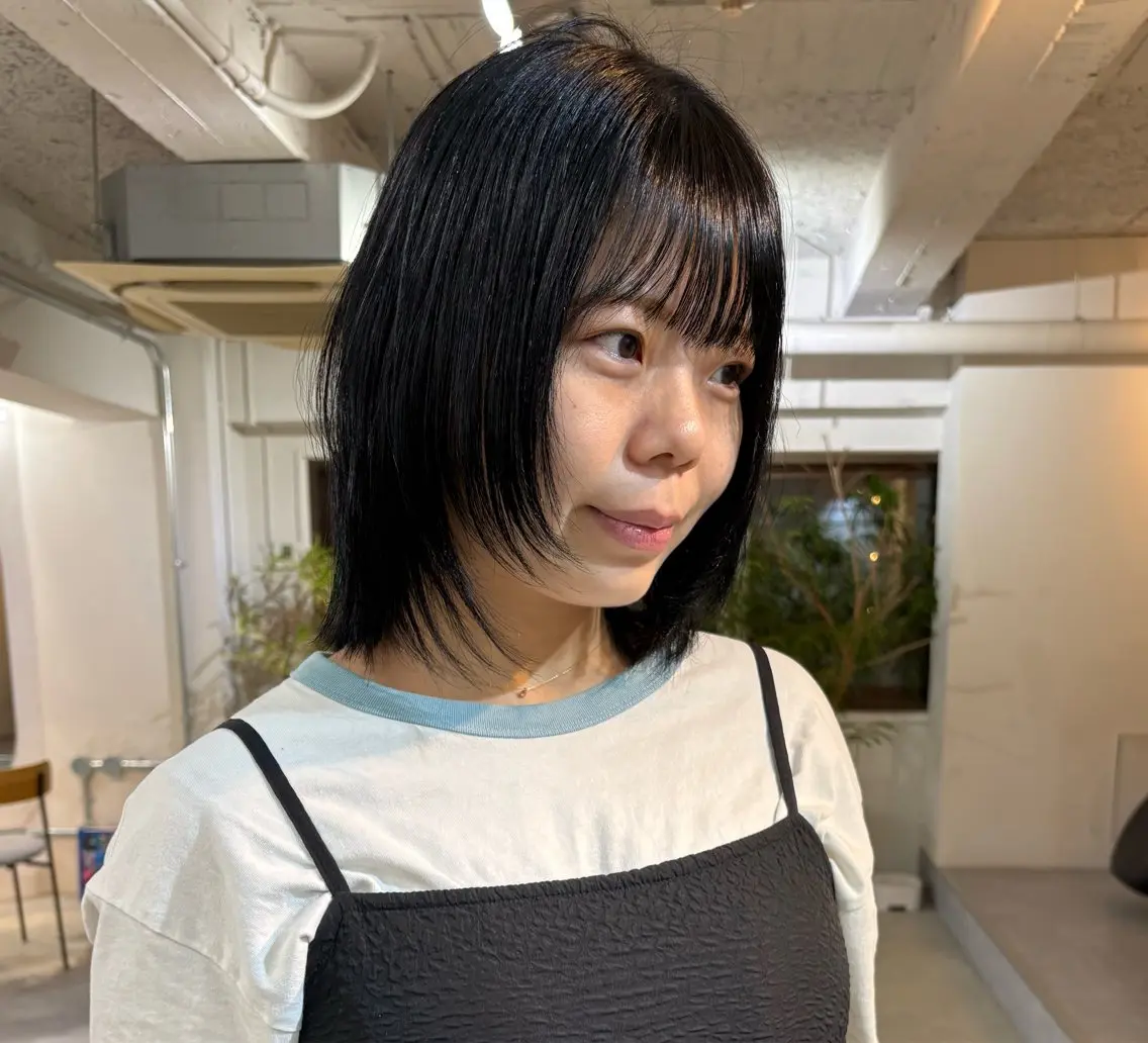 カラー 黒髪 ブルーカラー ブルーブラック ヘアカラー 砂原 みゆきのヘアスタイル