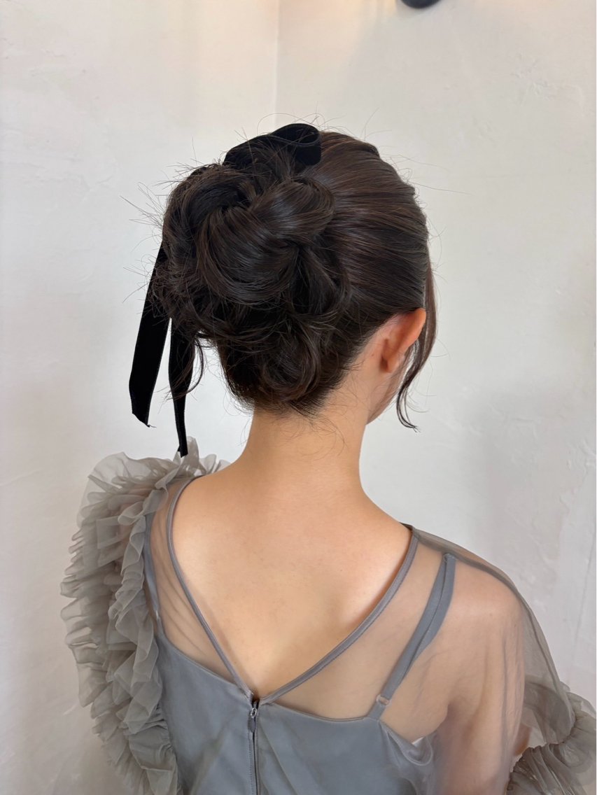 ロング ヘアアレンジ お団子ヘア ヘアセット 吉岡 茉穂のヘアスタイル