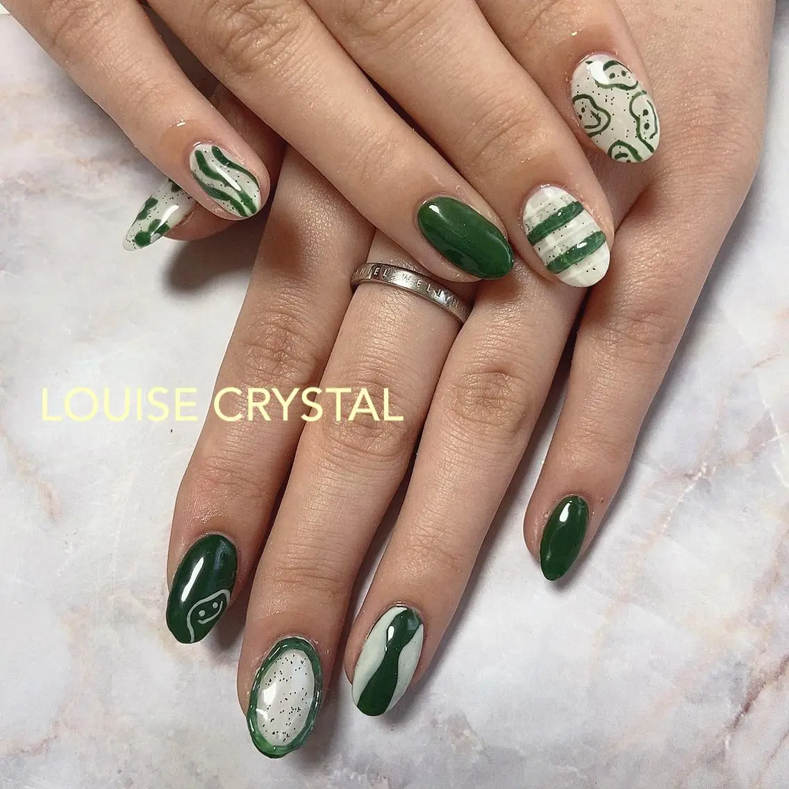 ネイル グリーン 持ち込み ハンドネイル LOUISE CRYSTALのネイルデザイン