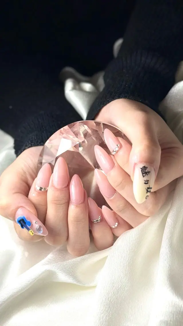 ネイル ハンドネイル ハンドケア ルシイ🎀新宿長さ 出しパーツ専門店のネイルデザイン